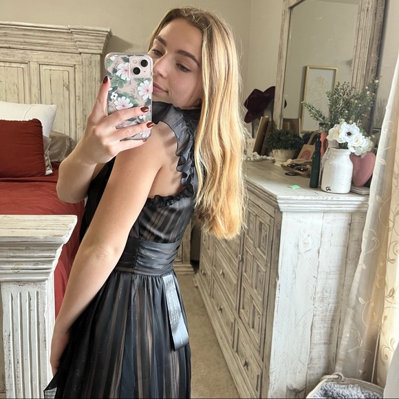 NWT BCBGMAXAZRIA SIZE 4 BLACK FLOWY HIGH LOW DRESS BLACK - Picture 8 of 9